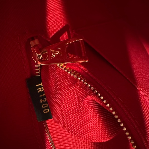 Louis Vuitton OnTheGo Tote/ Medium size in perfect condition like new. - Picture 3 of 14